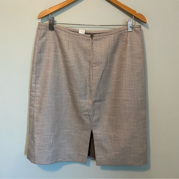 Tahari ASL Beige Blazer and Tailored Silhouette with matching pencil skirt. - Picture 9 of 10